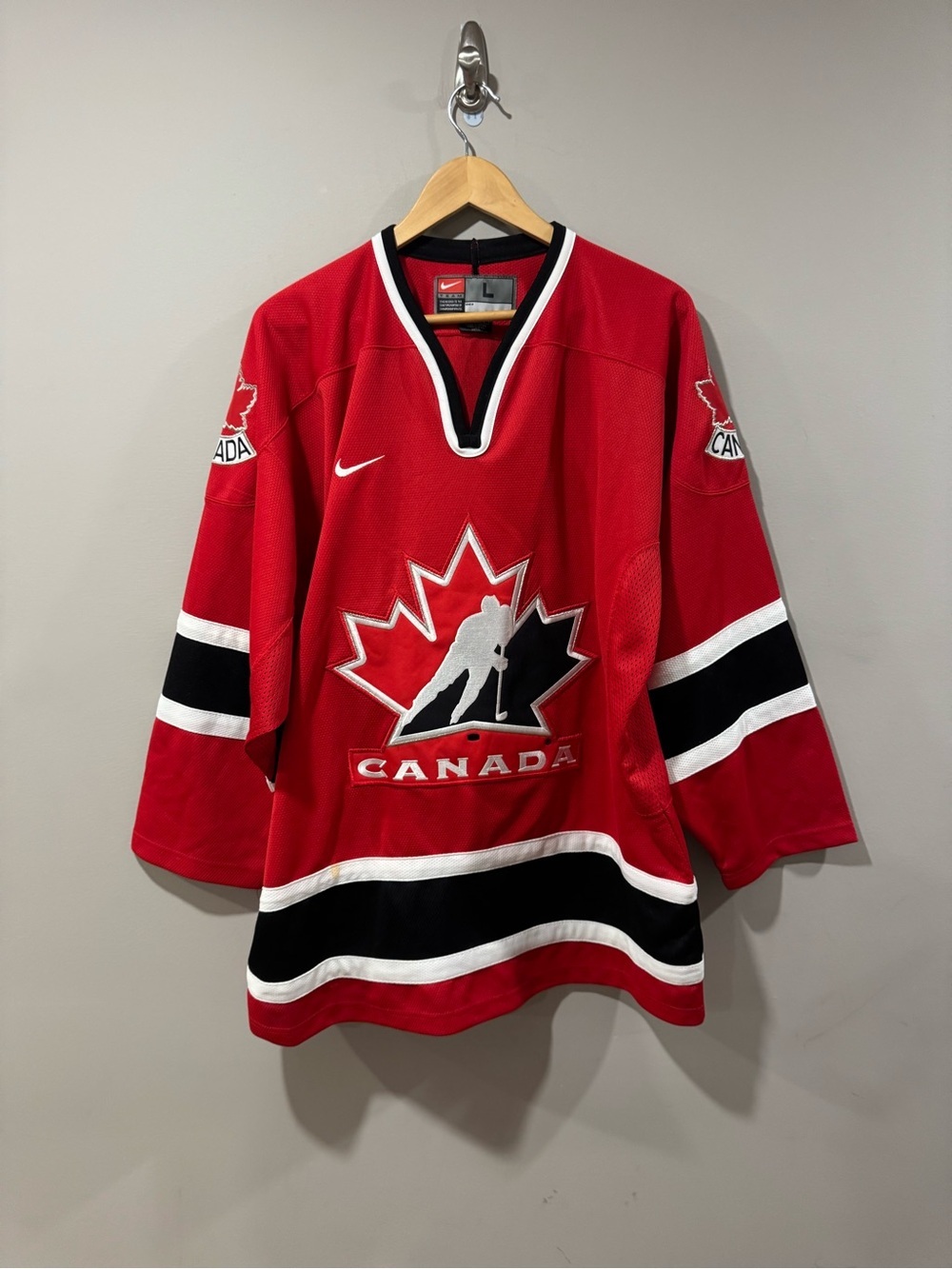 Nike Team Canada Hockey Jersey – Size Large